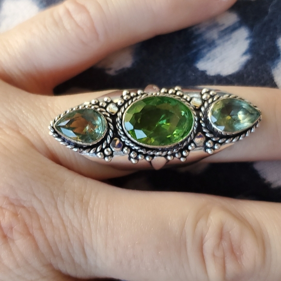 New Tsavorite 925 Silver Statement Ring. - Picture 14 of 16